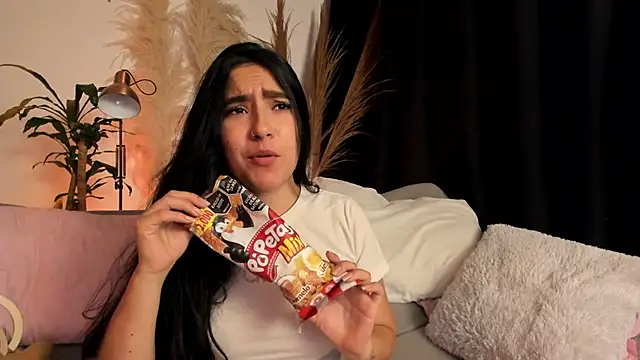 Snapshot of Serenity_Day chatting on 8, 4, 2026 Serenity Day online show from 8, 4, 2026