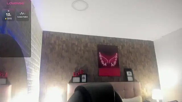 Snapshot of alice__tylor chatting on 4, 10, 2025 alice  tylor online show from 4, 10, 2025