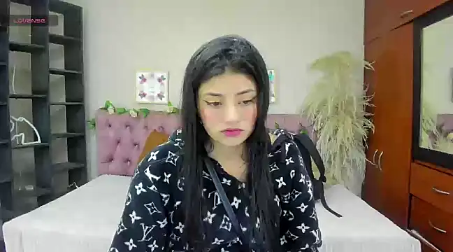 Lia Keen online show from 28, 12, 2024