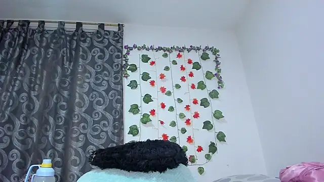 nicollee18 online show from 16, 12, 2024