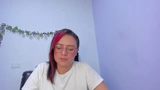 nicollee18 online show from 8, 2, 2025