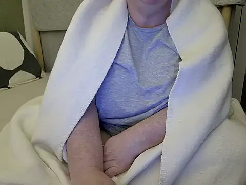 Snapshot of MarthaBriest chatting on 11, 10, 2025 MarthaBriest online show from 11, 10, 2025