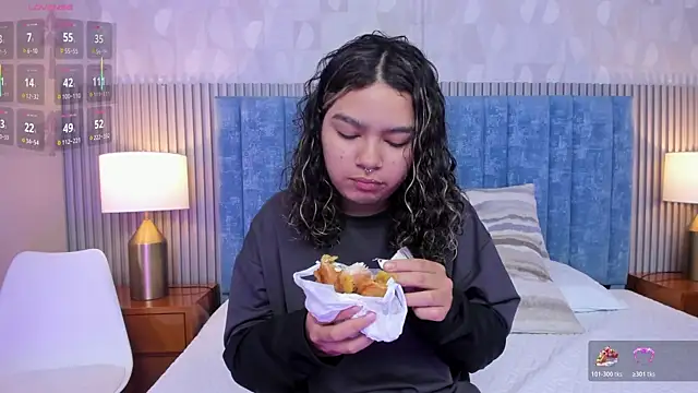 Snapshot of pretty_sunlight_ chatting on 13, 3, 2026 pretty sunlight online show from 13, 3, 2026