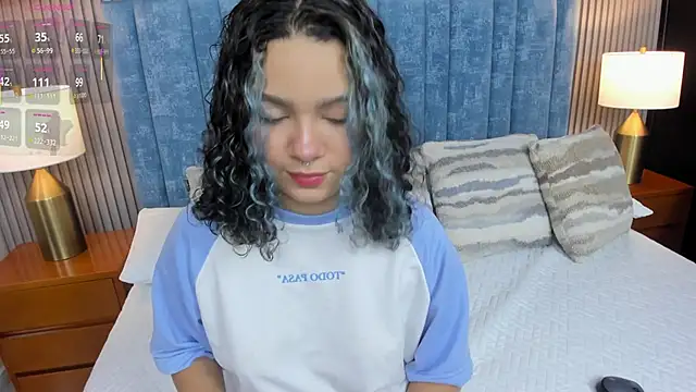 Snapshot of pretty_sunlight_ chatting on 7, 4, 2026 pretty sunlight online show from 7, 4, 2026