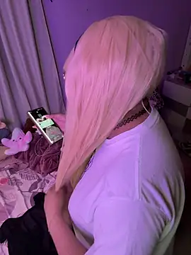 Snapshot of m0ondolly chatting on 10, 6, 2026 m0ondolly online show from 10, 6, 2026