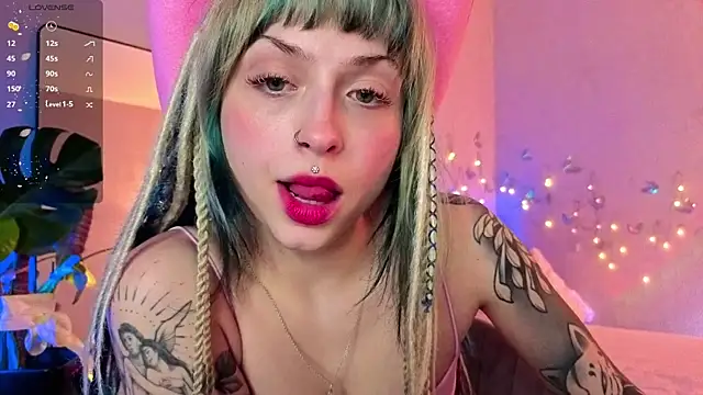 Snapshot of lavenderluxe chatting on 25, 3, 2026 lavenderluxe online show from 25, 3, 2026