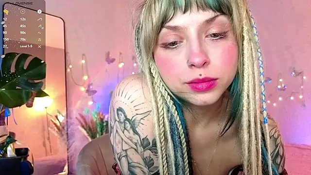 Snapshot of lavenderluxe chatting on 4, 4, 2026 lavenderluxe online show from 4, 4, 2026