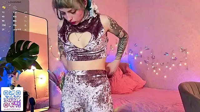 Snapshot of lavenderluxe chatting on 6, 4, 2026 lavenderluxe online show from 6, 4, 2026