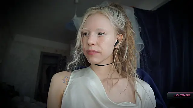 Snapshot of _Phantom_thread_ chatting on 17, 3, 2026 Phantom thread online show from 17, 3, 2026