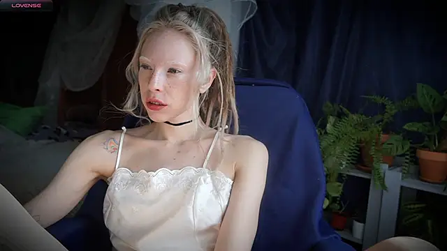 Snapshot of _Phantom_thread_ chatting on 27, 3, 2026 Phantom thread online show from 27, 3, 2026