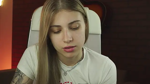 EllieCutes online show from 10, 10, 2025