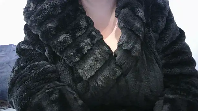 Snapshot of busty-bella1 chatting on 29, 9, 2025 busty-bella1 online show from 29, 9, 2025