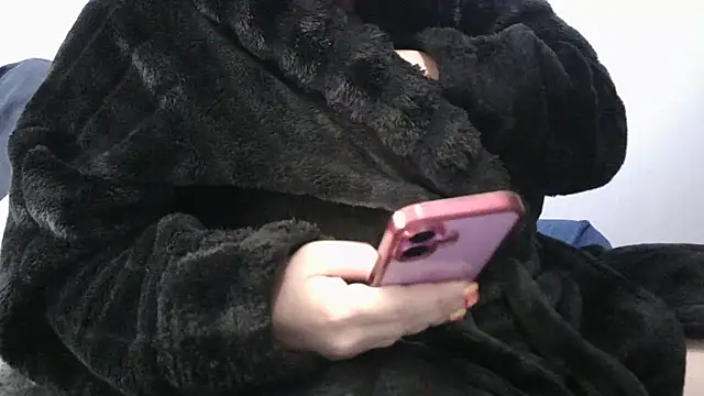 Snapshot of busty-bella1 chatting on 27, 10, 2025 busty-bella1 online show from 27, 10, 2025