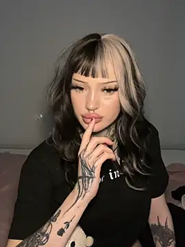 Snapshot of madelinexx chatting on 3, 11, 2025 madelinexx online show from 3, 11, 2025