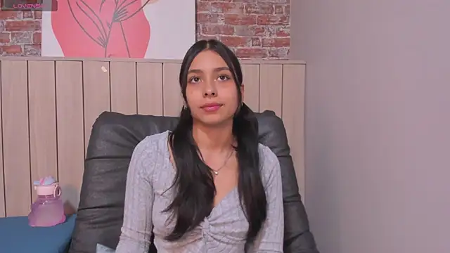 Snapshot of SophieBenson chatting on 21, 3, 2025 SophieBenson online show from 21, 3, 2025