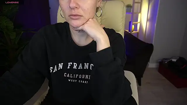 MaribelRiverr  online show from 10, 12, 2024