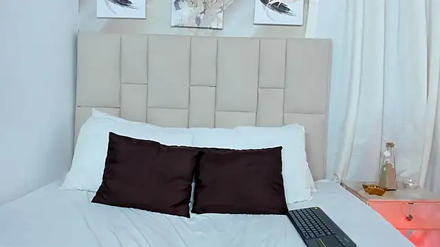 Jaslyn  Smith online show from 18, 12, 2024