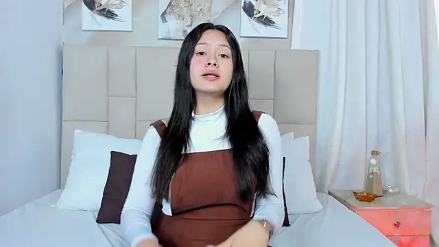 Jaslyn  Smith online show from 16, 1, 2025