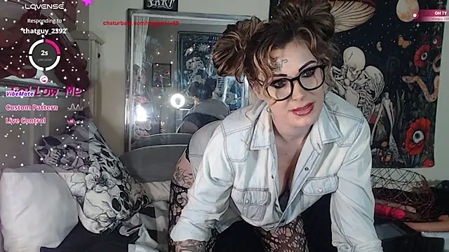 Snapshot of meganluv69 chatting on 27, 12, 2024 meganluv69 online show from 27, 12, 2024