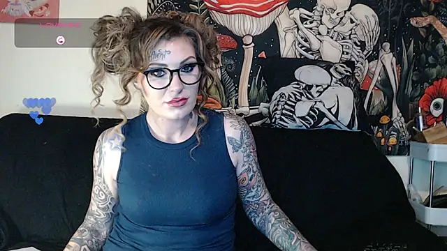 Snapshot of meganluv69 chatting on 11, 2, 2025 meganluv69 online show from 11, 2, 2025