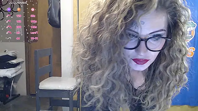 Snapshot of meganluv69 chatting on 4, 3, 2025 meganluv69 online show from 4, 3, 2025