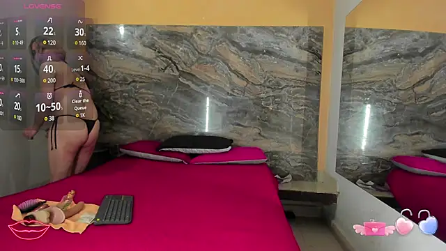 Analiasmith89 online show from 8, 1, 2025