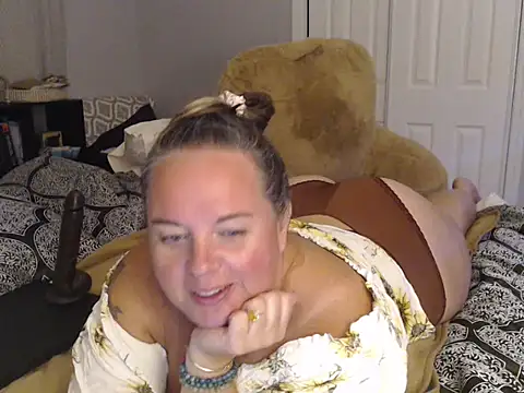 LauLauPAWG online show from 7, 10, 2025