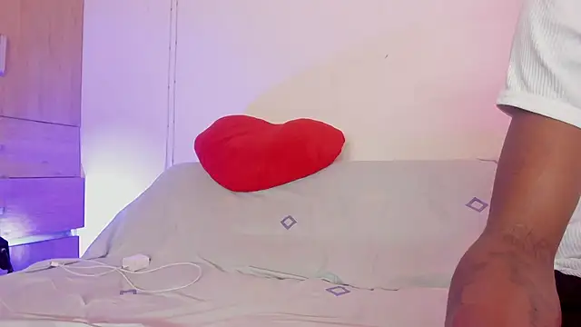 Snapshot of LoveBirds__1 chatting on 2, 11, 2025 LoveBirds 1 online show from 2, 11, 2025