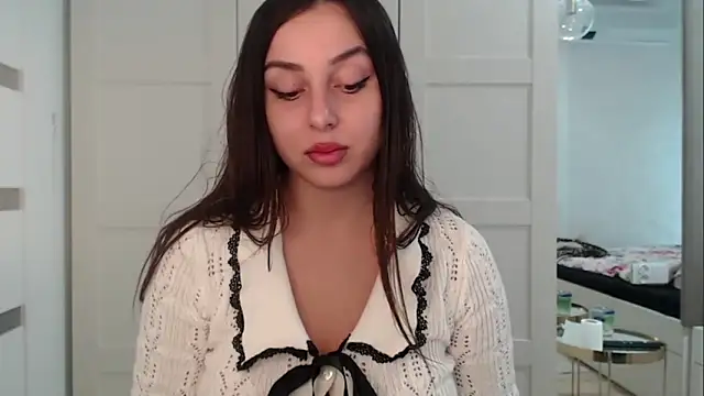 courtneyPerfect online show from 10, 10, 2025