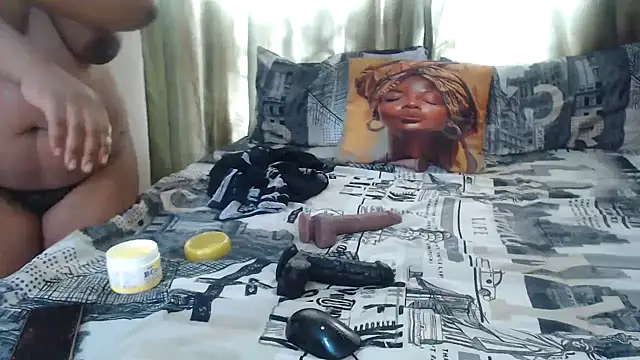 Snapshot of Foxybrownxx1 chatting on 21, 10, 2025 Foxybrownxx1 online show from 21, 10, 2025