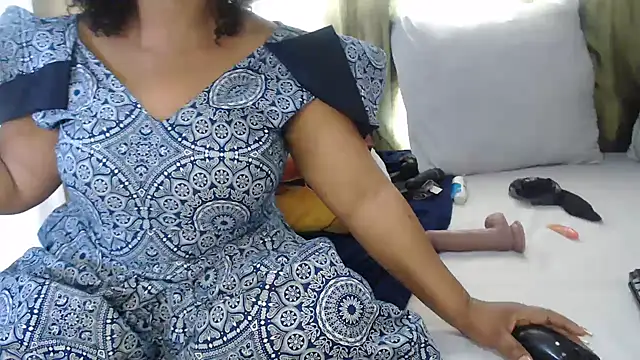 Snapshot of Foxybrownxx1 chatting on 26, 10, 2025 Foxybrownxx1 online show from 26, 10, 2025