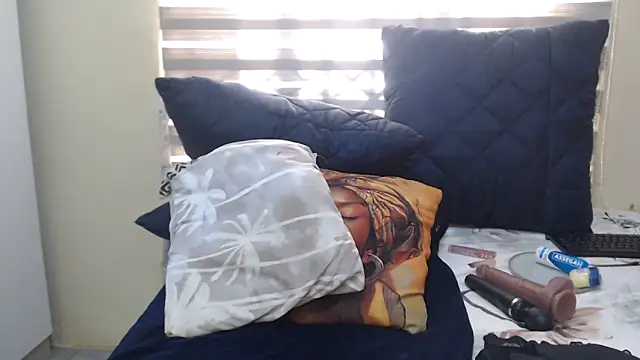 Foxybrownxx1 online show from 13, 5, 2026