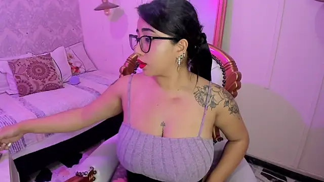 Snapshot of Sexy_cristall_ chatting on 2, 3, 2025 Sexy cristall  online show from 2, 3, 2025