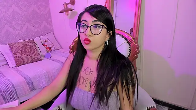 Snapshot of Sexy_cristall_ chatting on 2, 3, 2025 Sexy cristall  online show from 2, 3, 2025