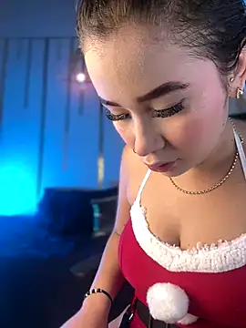 LylaLee111 online show from 4, 12, 2024