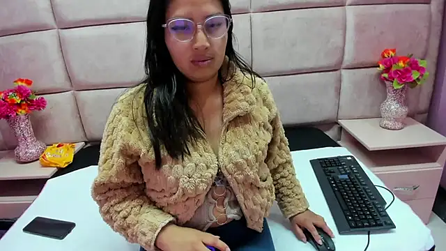 Miaa Smiith  online show from 16, 9, 2025