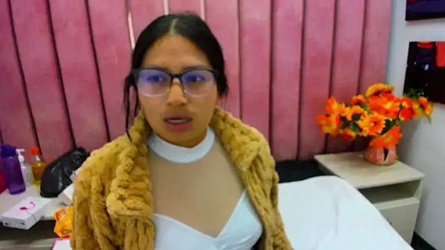 Miaa Smiith  online show from 15, 11, 2025