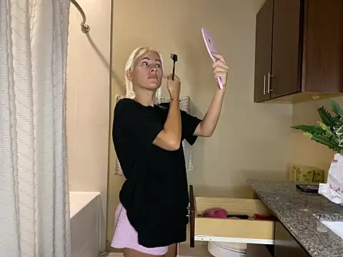 Snapshot of girlfriendmissy chatting on 26, 9, 2025 girlfriendmissy online show from 26, 9, 2025