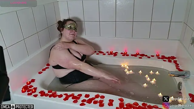 Snapshot of largebootylexi chatting on 5, 2, 2025 largebootylexi online show from 5, 2, 2025
