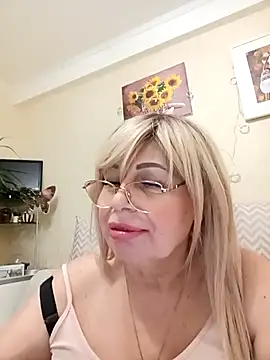 SusieNoreen online show from 23, 2, 2025