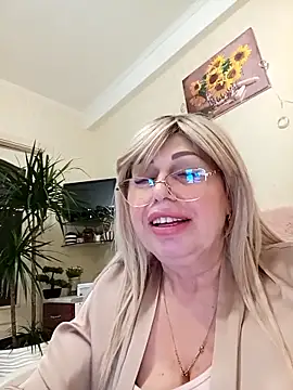 SusieNoreen online show from 23, 2, 2025