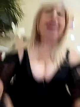 SusieNoreen online show from 26, 2, 2025