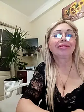 SusieNoreen online show from 27, 2, 2025