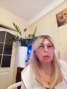 Snapshot of SusieNoreen chatting on 27, 9, 2025 SusieNoreen online show from 27, 9, 2025