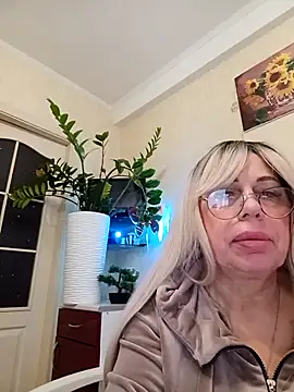 Snapshot of SusieNoreen chatting on 2, 10, 2025 SusieNoreen online show from 2, 10, 2025