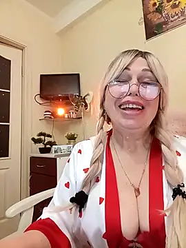 Snapshot of SusieNoreen chatting on 8, 10, 2025 SusieNoreen online show from 8, 10, 2025