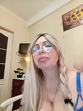 Snapshot of SusieNoreen chatting on 9, 10, 2025 SusieNoreen online show from 9, 10, 2025