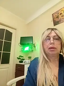 Snapshot of SusieNoreen chatting on 10, 10, 2025 SusieNoreen online show from 10, 10, 2025