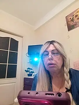 Snapshot of SusieNoreen chatting on 10, 10, 2025 SusieNoreen online show from 10, 10, 2025