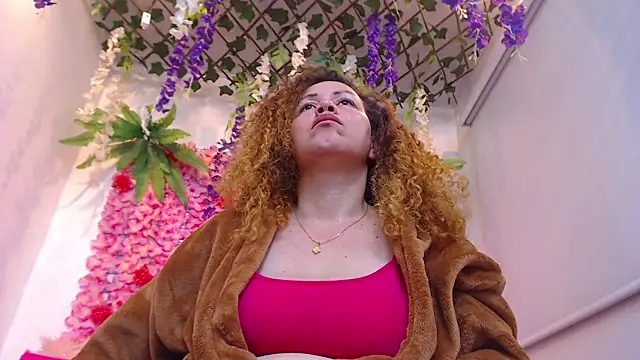 BLONDE SEXYHOT online show from 5, 2, 2026